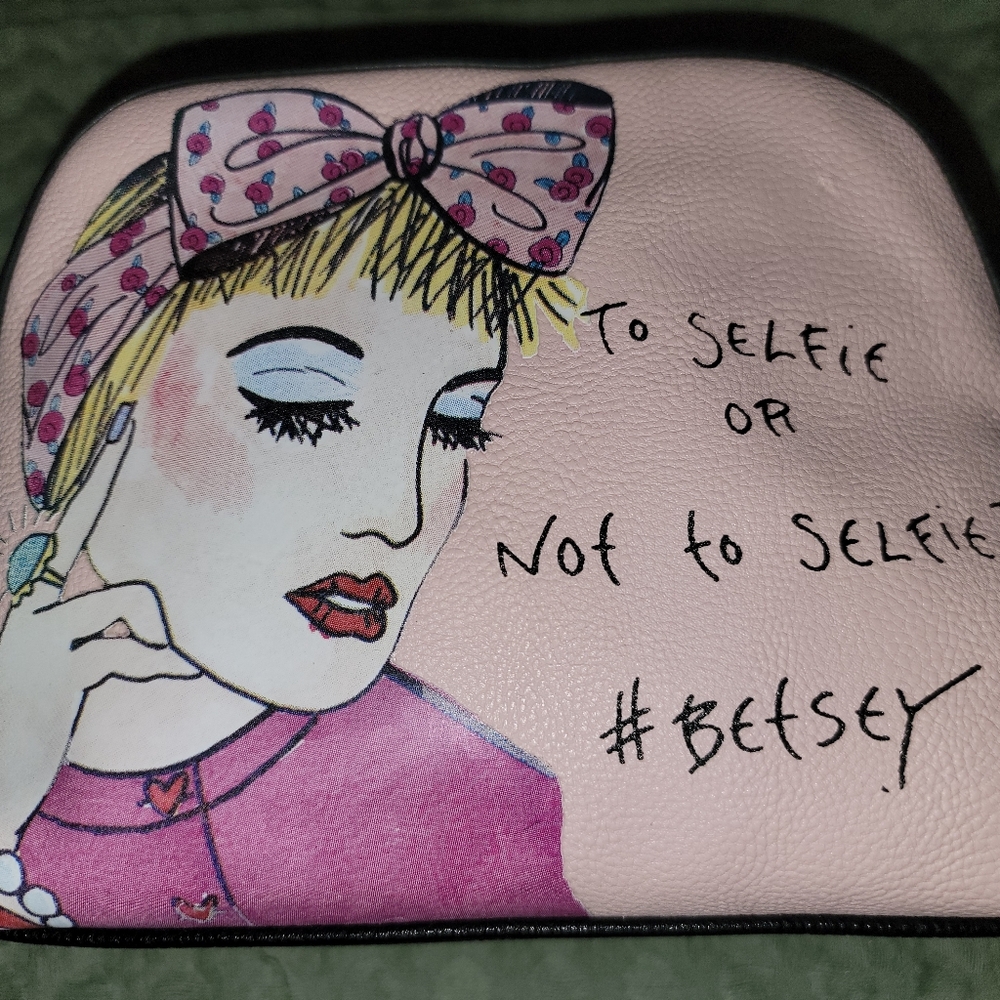 NEW NWT Betsey Johnson Pink Graphic Cosmetic Bag